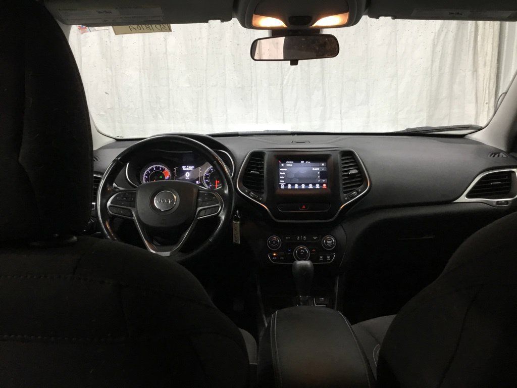 Used 2019 Jeep Cherokee Latitude w/ Cold Weather Group FWD image 26