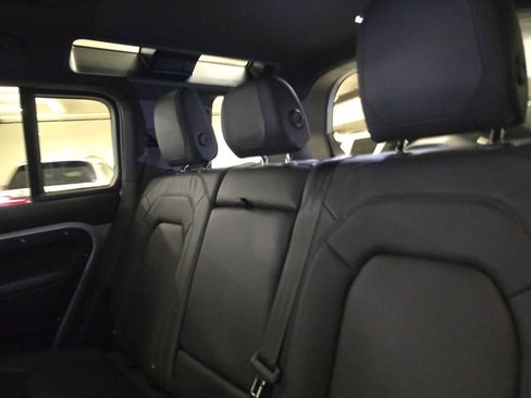 Used 2024 Land Rover Defender 110 SE image 17