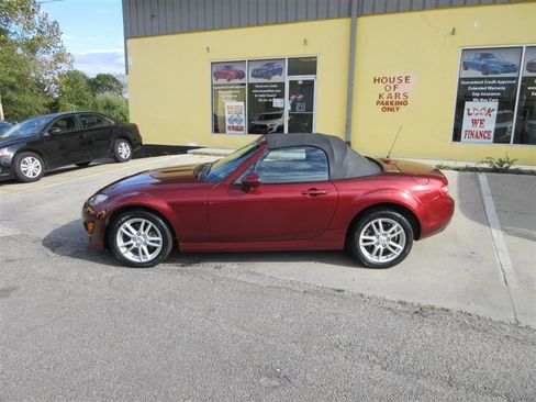 Used 2011 MAZDA MX-5 Miata Sport image 2