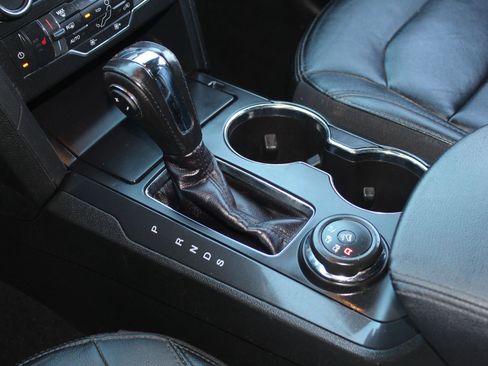 Used 2018 Ford Explorer XLT w/ Equipment Group 202A image 24