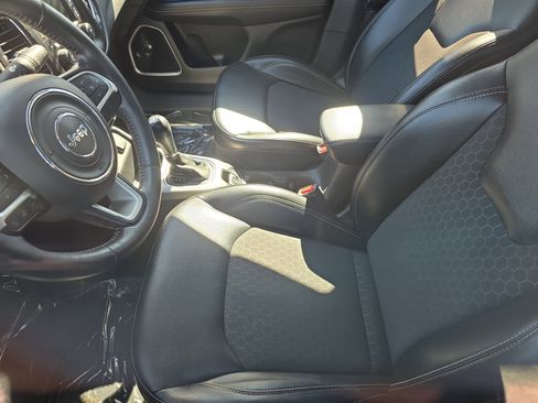 Used 2018 Jeep Compass Latitude image 12