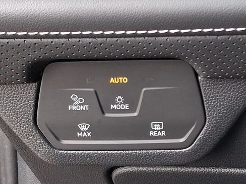 Used 2025 Volkswagen Atlas SE FWD image 26
