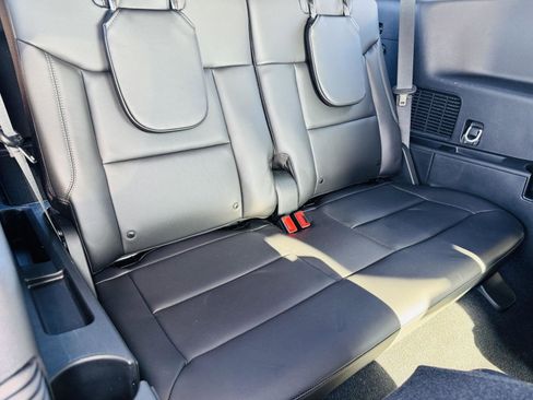 Used 2023 Ford Explorer XLT w/ Equipment Group 202A image 33