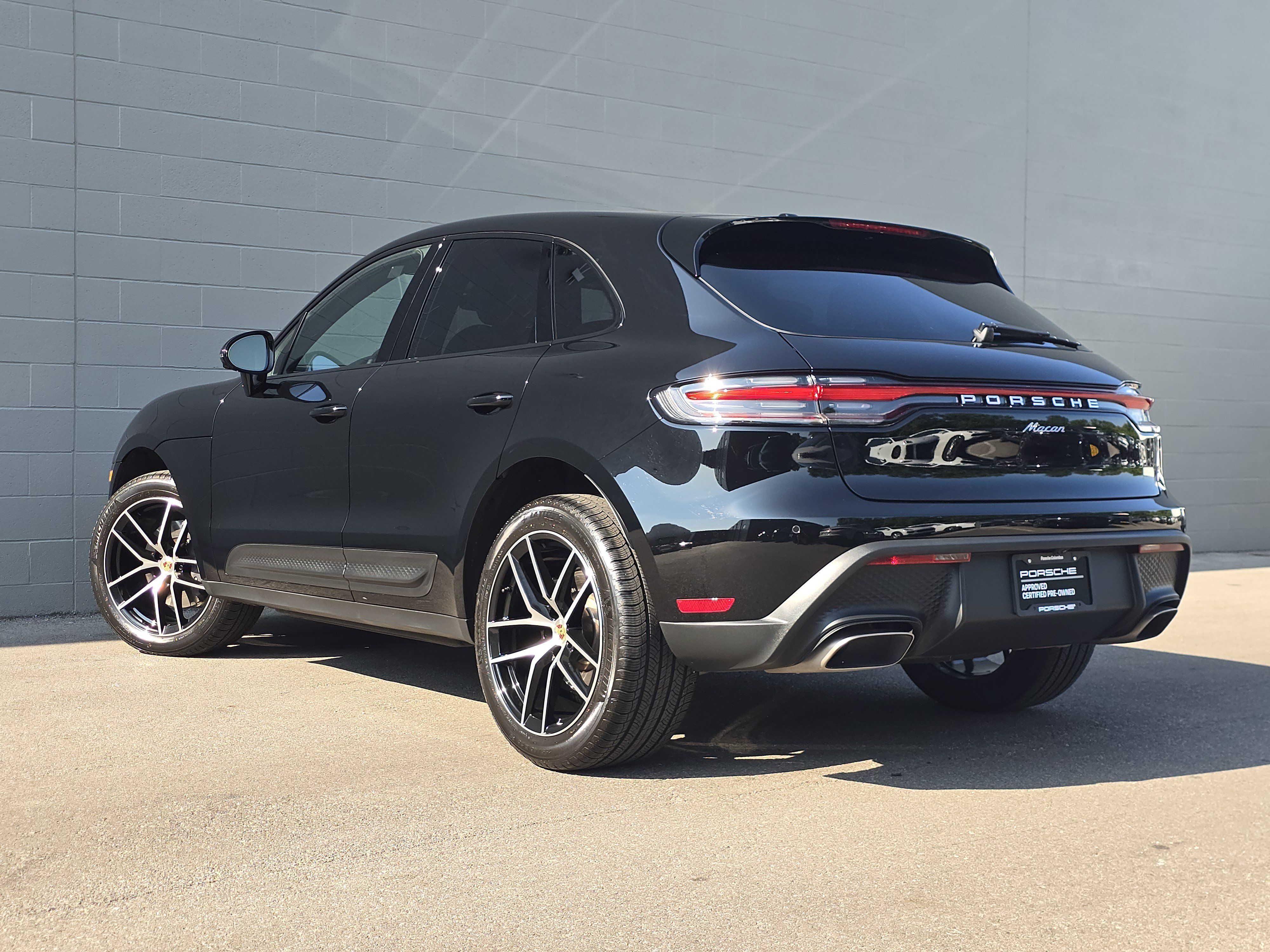 Certified 2026 Porsche Macan AWD/4WD image 3