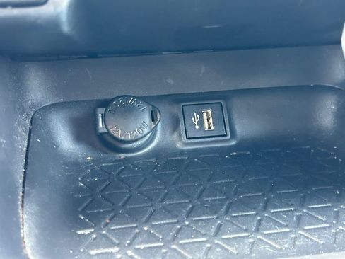 Used 2024 Toyota RAV4 XLE FWD image 27