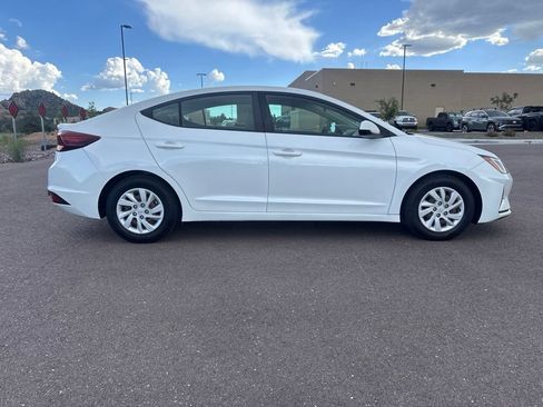 Used 2019 Hyundai Elantra SE FWD image 4