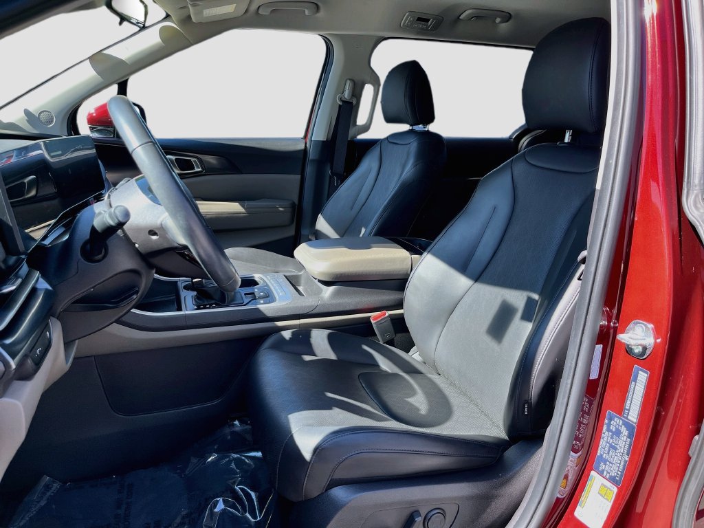 Certified 2025 Kia Carnival FWD image 15