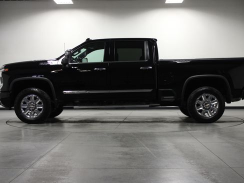 Used 2024 Chevrolet Silverado 2500 High Country w/ Technology Package AWD/4WD image 7