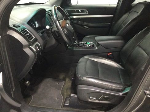 Used 2017 Ford Explorer XLT w/ Equipment Group 202A image 8