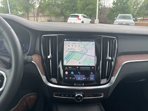 Used 2024 Volvo S60 B5 Plus image 22