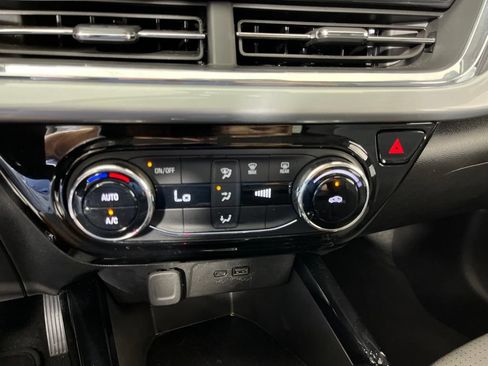 Certified 2025 Chevrolet Trax LT FWD image 29