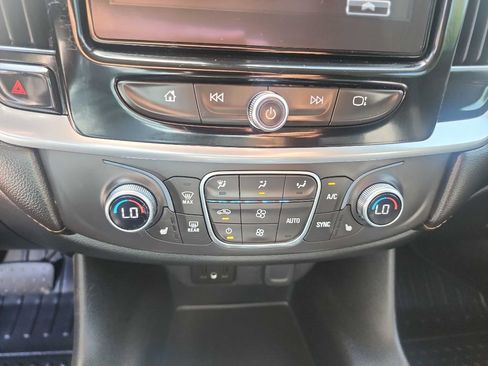 Used 2019 Chevrolet Traverse LT image 27