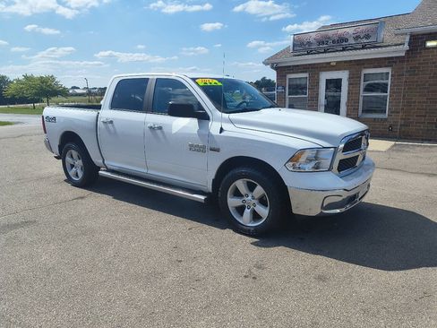 Used 2017 RAM 1500 Classic SLT AWD/4WD image 3