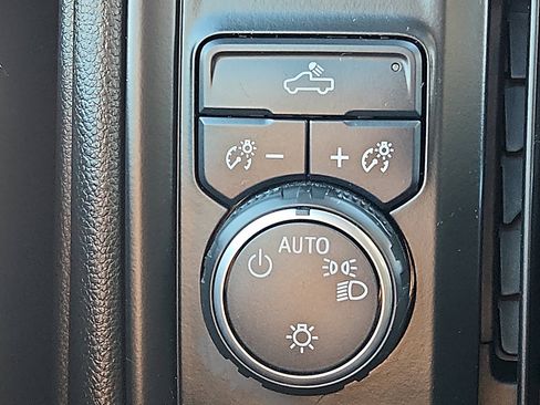 Used 2020 Chevrolet Silverado 1500 Custom w/ Custom Value Package image 24