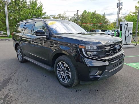 Certified 2025 Ford Expedition Active AWD/4WD image 3