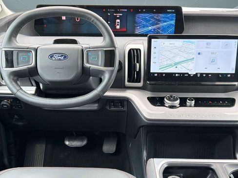 Used 2025 Ford Expedition Active AWD/4WD image 25