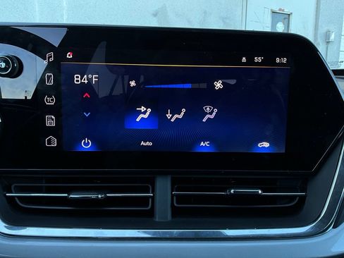 Used 2025 Chevrolet Trax LT image 28