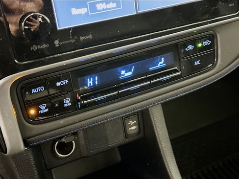 Used 2018 Toyota Corolla SE FWD image 23