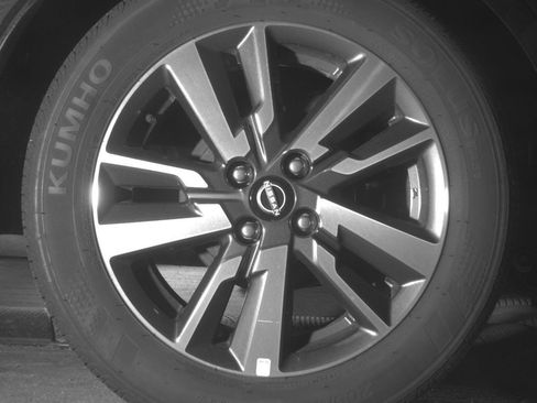 Used 2025 Nissan Versa SV FWD image 18