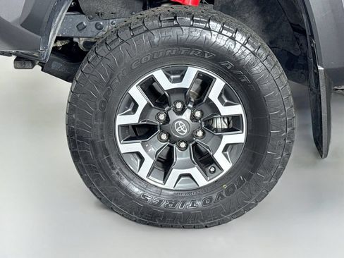 Used 2019 Toyota Tacoma TRD Off-Road AWD/4WD image 8
