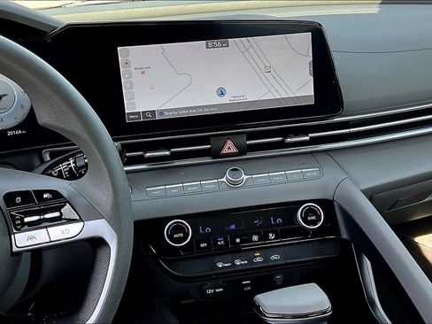 Used 2024 Hyundai Elantra SEL FWD image 9