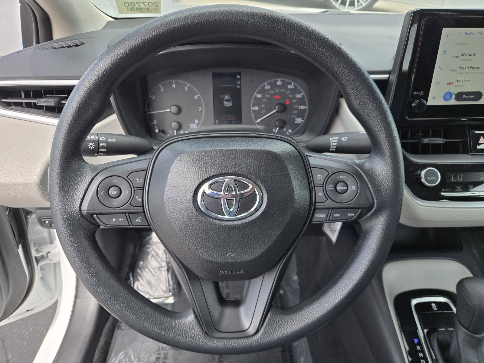 Used 2025 Toyota Corolla LE FWD image 13