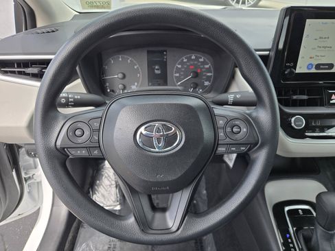 Used 2025 Toyota Corolla LE FWD image 13
