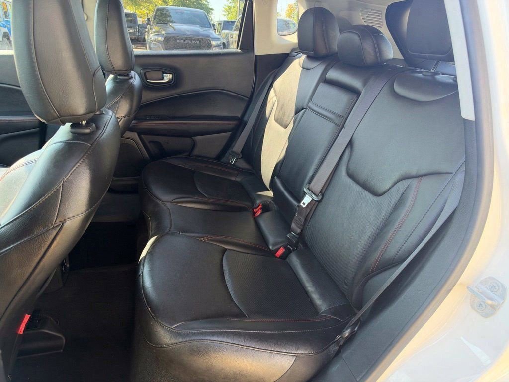 Used 2019 Jeep Compass Trailhawk w/ Leather Interior Group AWD/4WD image 18