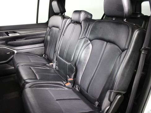 Used 2024 Jeep Wagoneer L Series II w/ Flexible Seating Group RWD image 29