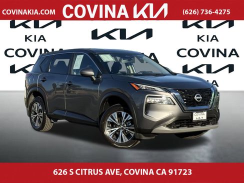 Used 2023 Nissan Rogue SV image 2