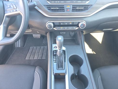 Used 2025 Nissan Altima 2.5 SV image 11