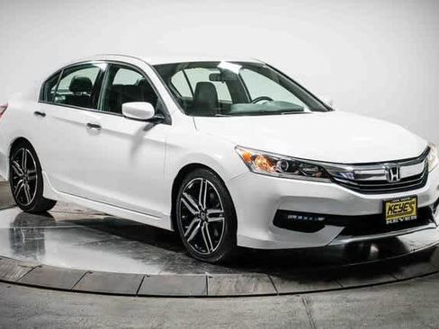 Used 2016 Honda Accord Sport image 5