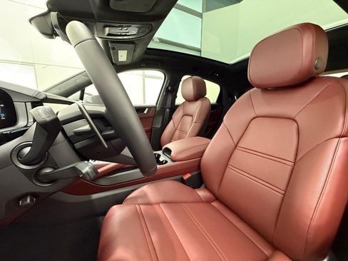 New 2026 Porsche Cayenne GTS image 5