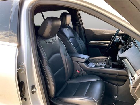 Used 2022 Cadillac XT4 Premium Luxury w/ Safety Alert Package AWD/4WD image 8