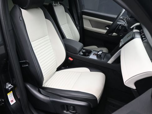 Certified 2025 Land Rover Discovery Sport Dynamic SE image 10