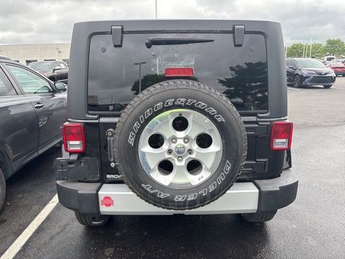 Used 2014 Jeep Wrangler Unlimited Sahara w/ Connectivity Group AWD/4WD image 6