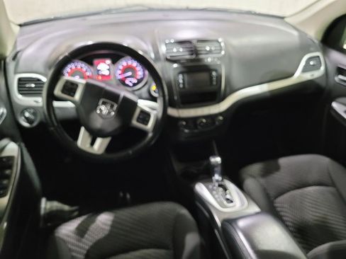 Used 2018 Dodge Journey SE image 4