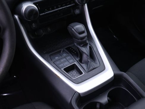Used 2021 Toyota RAV4 LE AWD/4WD image 12
