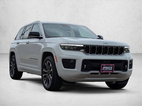 Used 2022 Jeep Grand Cherokee Overland w/ Luxury Tech Group IV AWD/4WD image 3
