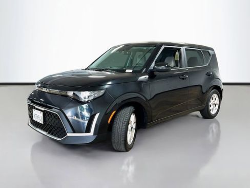 Certified 2023 Kia Soul LX w/ LX Technology Package image 3