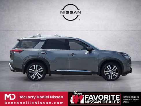 Used 2024 Nissan Pathfinder Platinum w/ Cargo Package AWD/4WD image 6