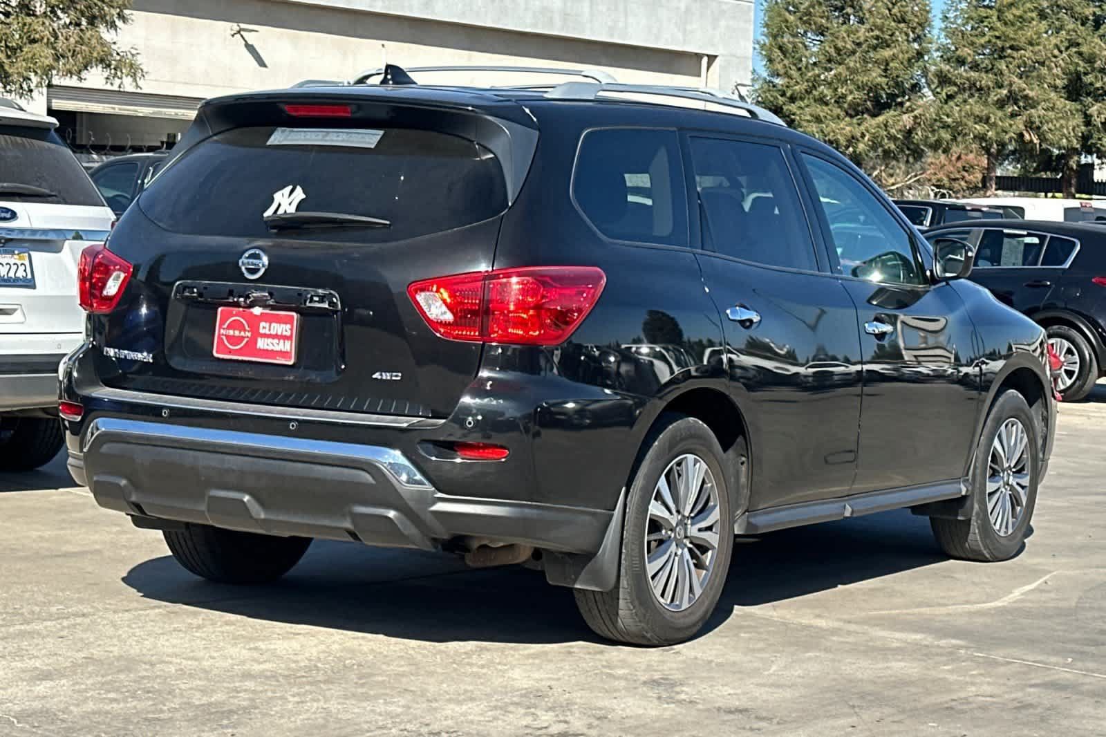 Used 2020 Nissan Pathfinder S AWD/4WD image 3