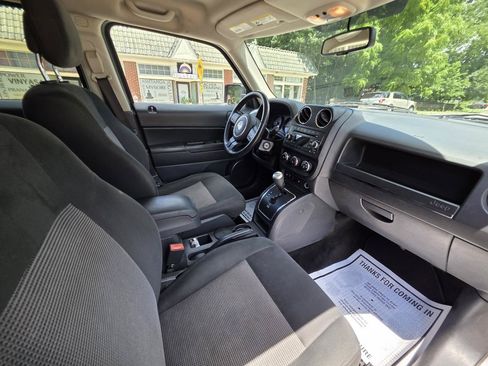 Used 2017 Jeep Patriot Latitude AWD/4WD image 30