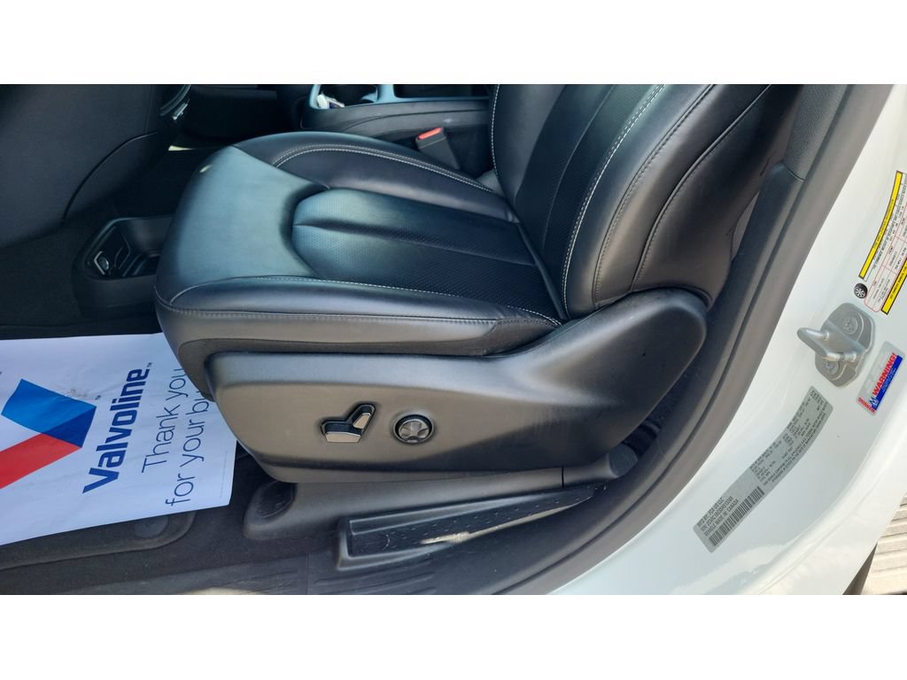 Used 2025 Chrysler Pacifica Select FWD image 21