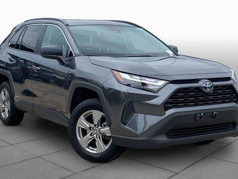 Used 2023 Toyota RAV4 LE AWD/4WD image 3