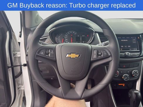 Used 2022 Chevrolet Trax LS w/ Tint and Cruise Package AWD/4WD image 10