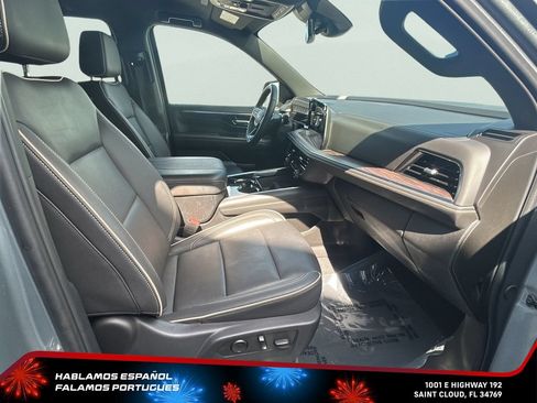 Used 2025 Chevrolet Suburban Premier RWD image 34