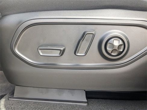 New 2025 Jeep Grand Cherokee Laredo w/ Luxury Tech Group I image 19