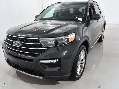 Used 2022 Ford Explorer XLT w/ Equipment Group 202A image 2