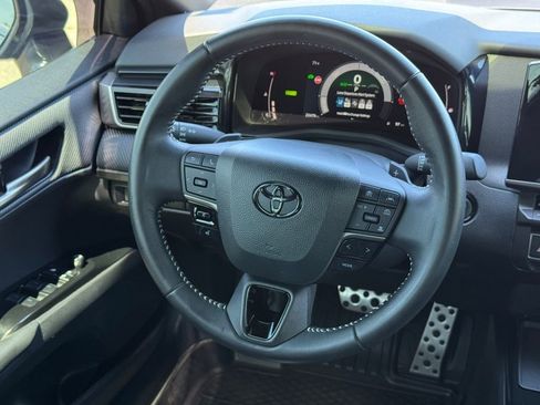 Used 2025 Toyota Camry SE FWD image 24
